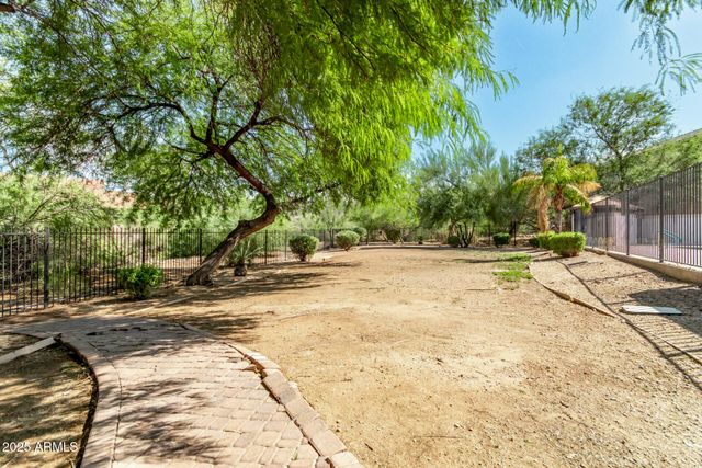 2950 W Louise Drive 204, Phoenix, AZ 85027