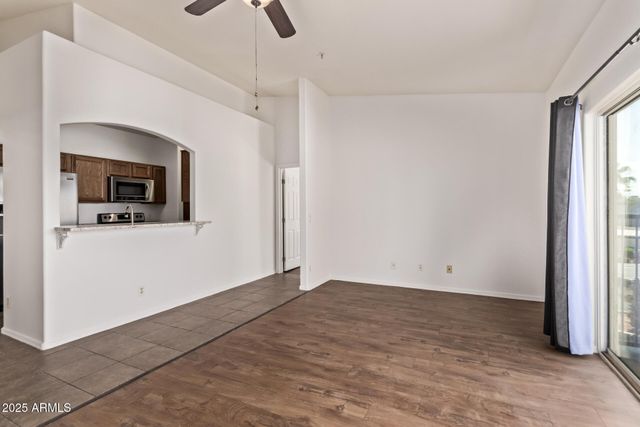 2950 W Louise Drive 204, Phoenix, AZ 85027