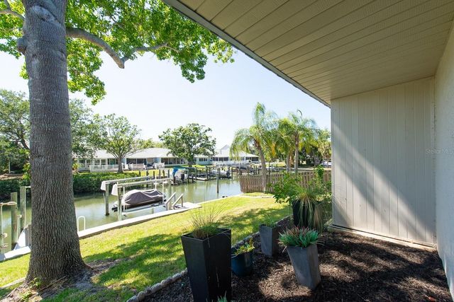 9476 TRADEWINDS AVENUE 9476, Seminole, FL 33776