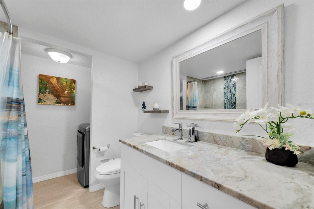 Image 11 of property listing at 9476 TRADEWINDS AVENUE, Seminole, FL 33776