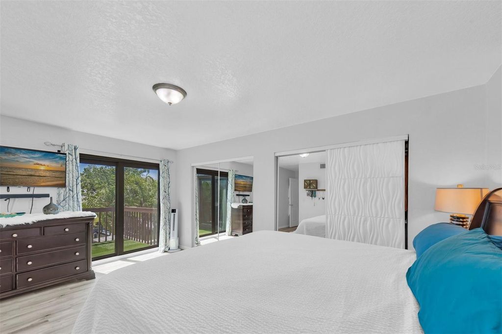 Image 16 of property listing at 9476 TRADEWINDS AVENUE, Seminole, FL 33776