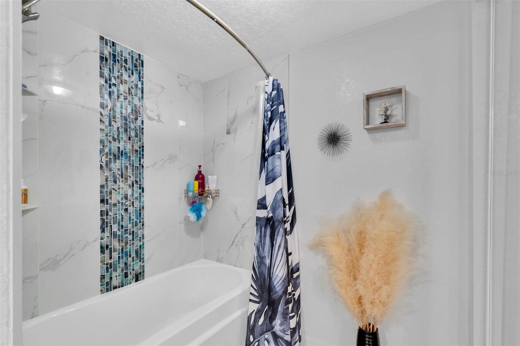 Image 17 of property listing at 9476 TRADEWINDS AVENUE, Seminole, FL 33776
