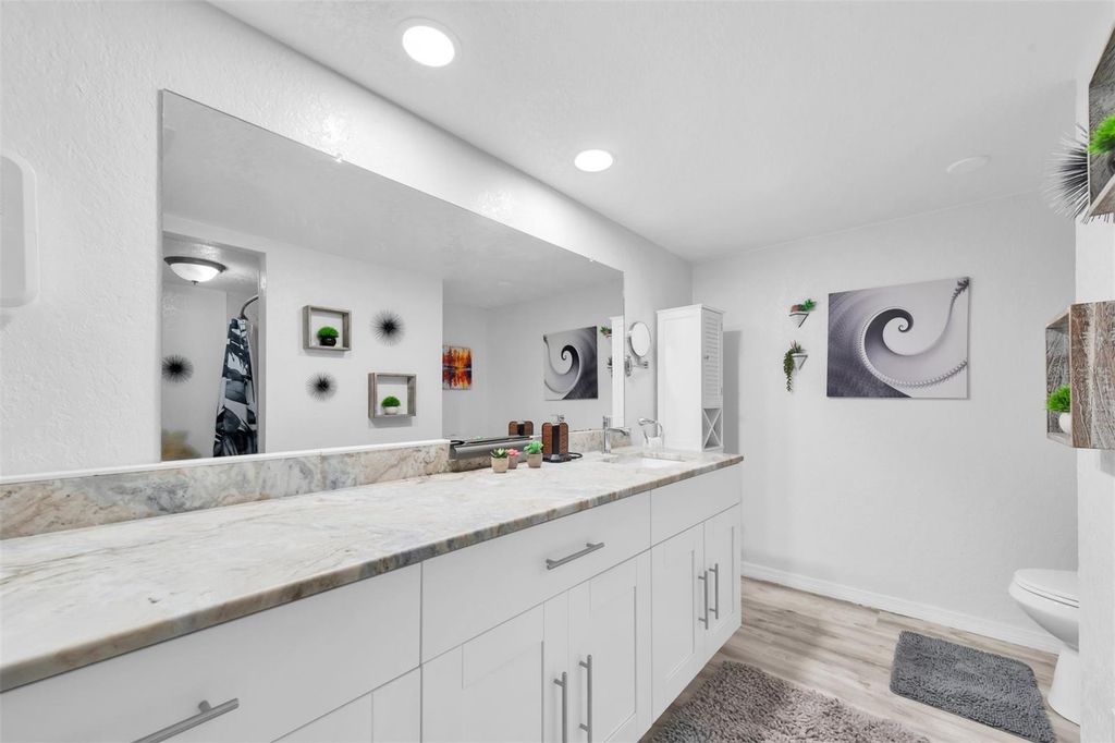 Image 18 of property listing at 9476 TRADEWINDS AVENUE, Seminole, FL 33776