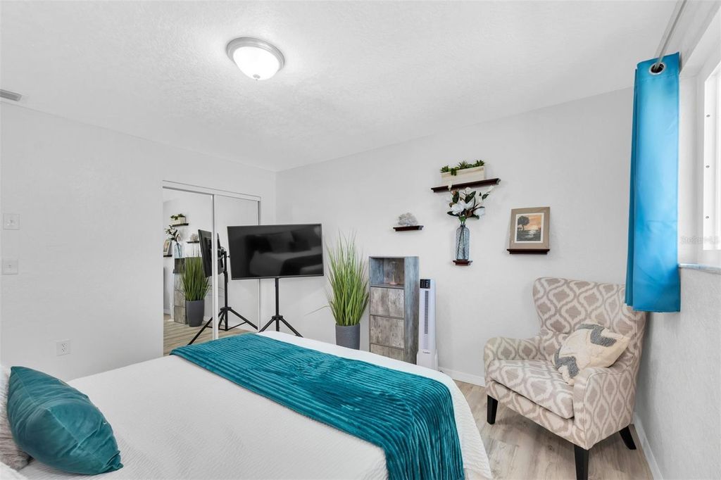 Image 23 of property listing at 9476 TRADEWINDS AVENUE, Seminole, FL 33776