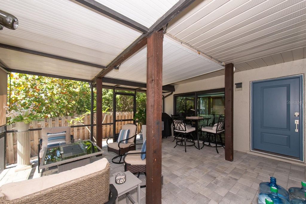Image 30 of property listing at 9476 TRADEWINDS AVENUE, Seminole, FL 33776