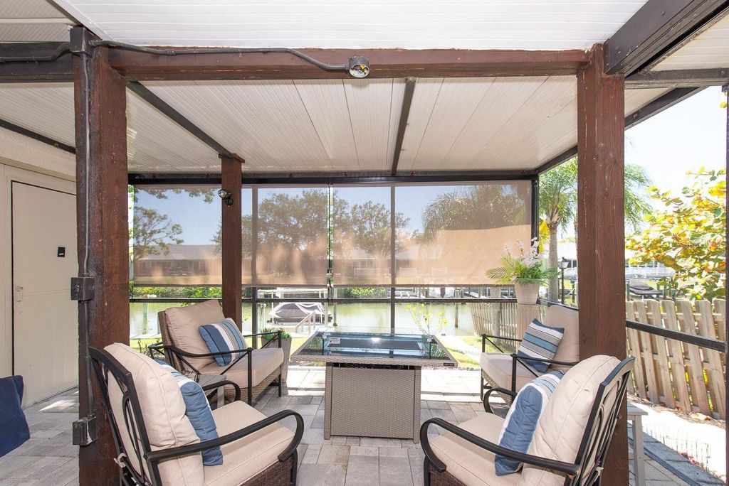Image 31 of property listing at 9476 TRADEWINDS AVENUE, Seminole, FL 33776