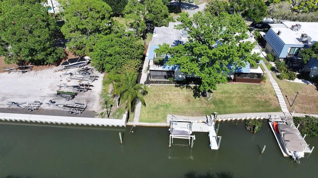 Image 44 of property listing at 9476 TRADEWINDS AVENUE, Seminole, FL 33776