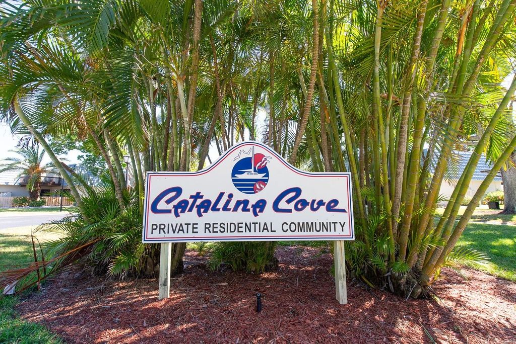 Image 48 of property listing at 9476 TRADEWINDS AVENUE, Seminole, FL 33776