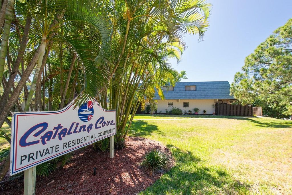 Image 49 of property listing at 9476 TRADEWINDS AVENUE, Seminole, FL 33776