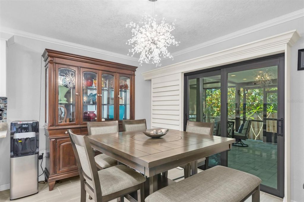 Image 10 of property listing at 9476 TRADEWINDS AVENUE, Seminole, FL 33776