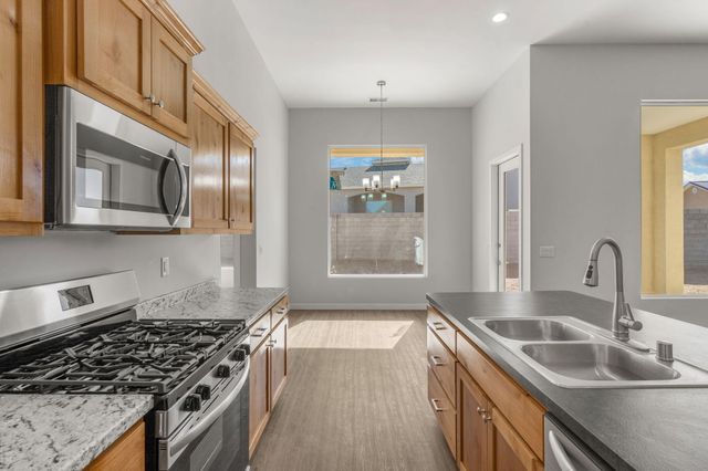 18 Bravo Road, Los Lunas, NM 87031