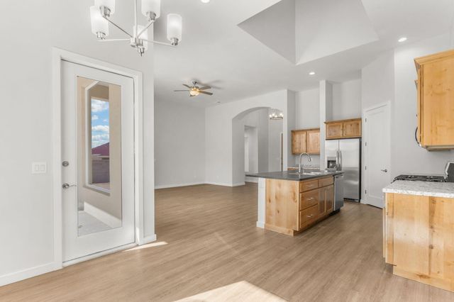 18 Bravo Road, Los Lunas, NM 87031