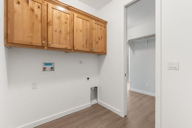 18 Bravo Road, Los Lunas, NM 87031