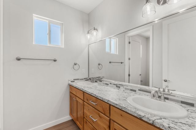 18 Bravo Road, Los Lunas, NM 87031