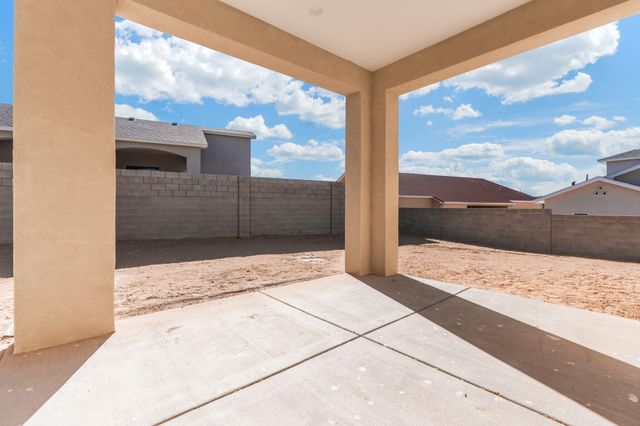 18 Bravo Road, Los Lunas, NM 87031