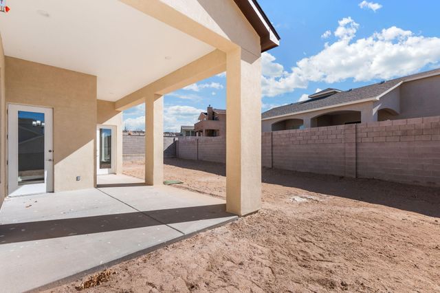 18 Bravo Road, Los Lunas, NM 87031