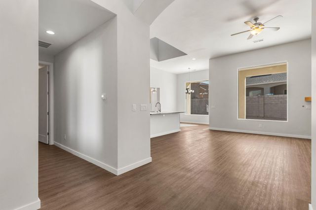 18 Bravo Road, Los Lunas, NM 87031