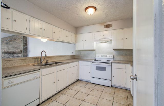 5618 Easthampton Drive D, Houston, TX 77039