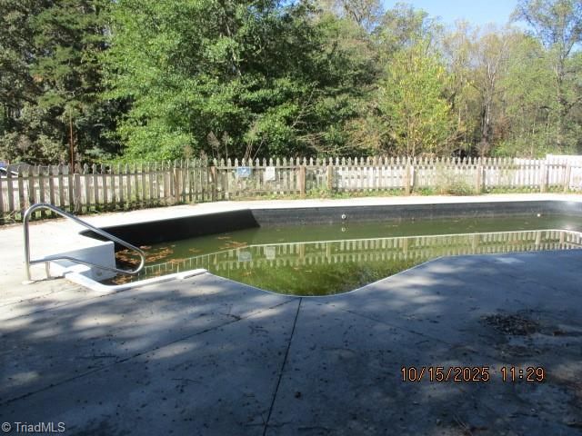 107 Glenwood Avenue, Jonesville, NC 28642