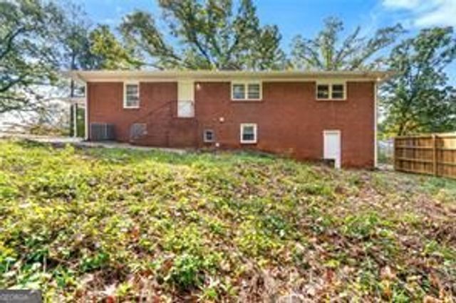 2763 Baker Ridge Drive NW, Atlanta, GA 30318
