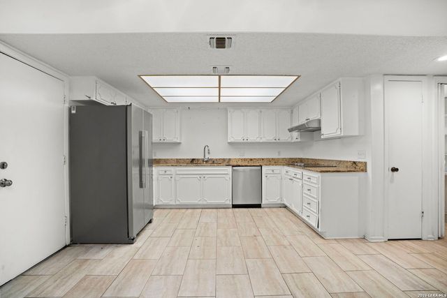 5806 Winterhaven, Windcrest, TX 78239