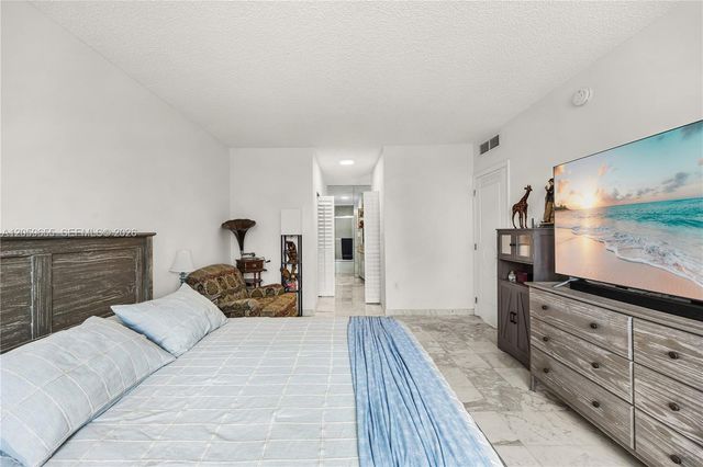 1950 S Ocean Dr 5F, Hallandale Beach, FL 33009