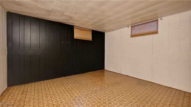 7501 Roy Andrews Road NW, New Philadelphia, OH 44663