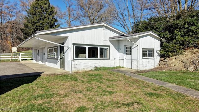 7501 Roy Andrews Road NW, New Philadelphia, OH 44663