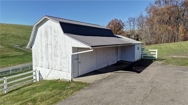 7501 Roy Andrews Road NW, New Philadelphia, OH 44663