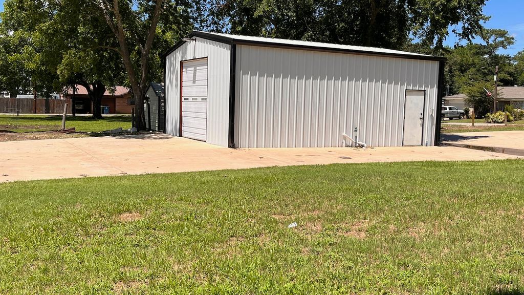 302 N Main Street, Collinsville, TX 76233