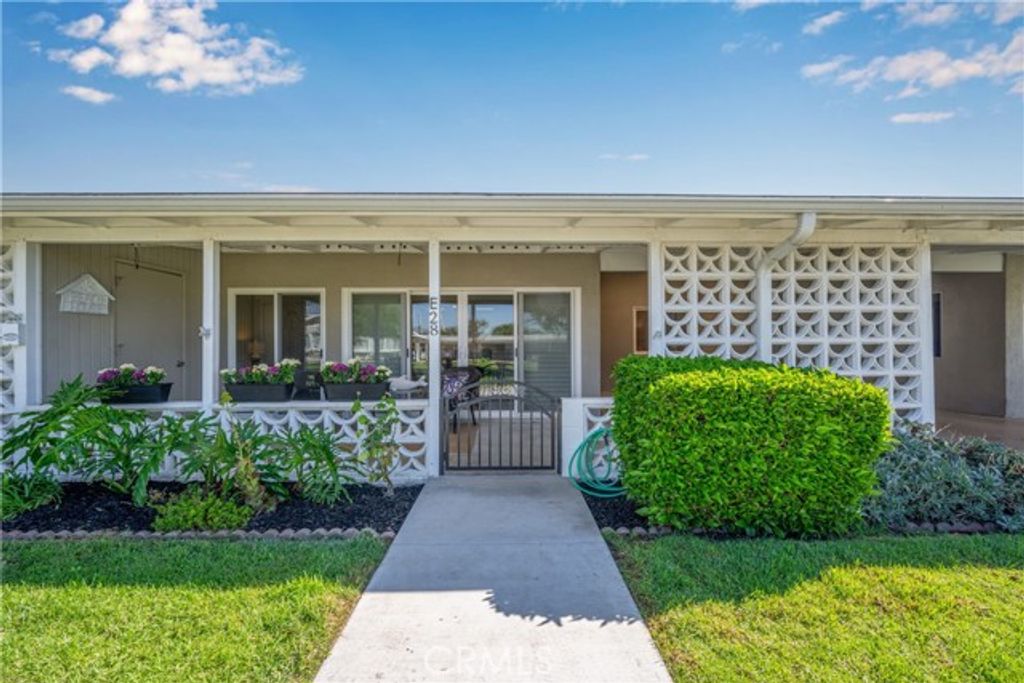 1461 Monterey 28E, Seal Beach, CA 90740