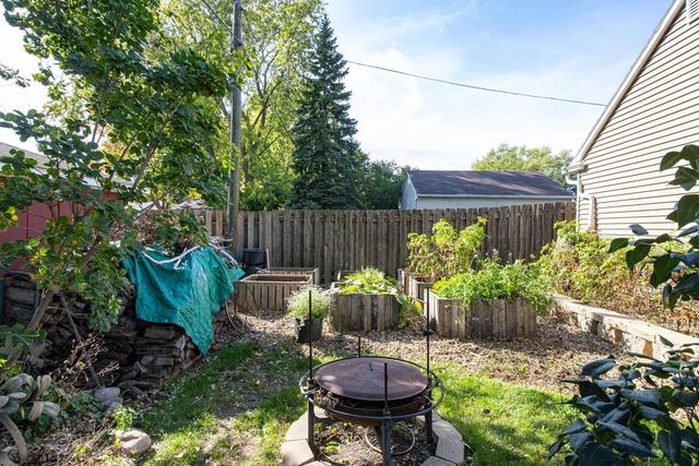 633 HANSEN STREET, Neenah, WI 54956