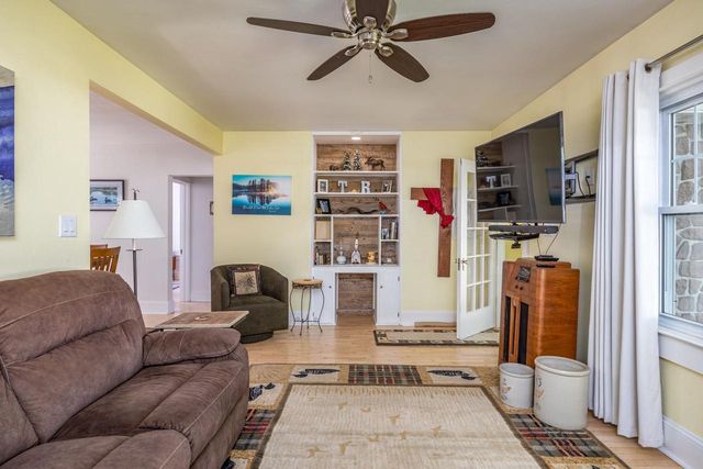 633 HANSEN STREET, Neenah, WI 54956