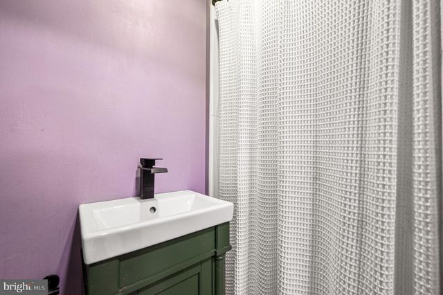 3740 MANAYUNK AVE, Philadelphia, PA 19128
