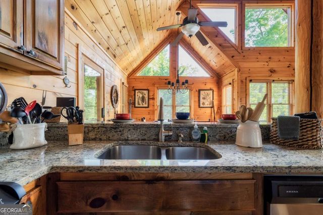 273 Deer Crest Heights, Blue Ridge, GA 30513