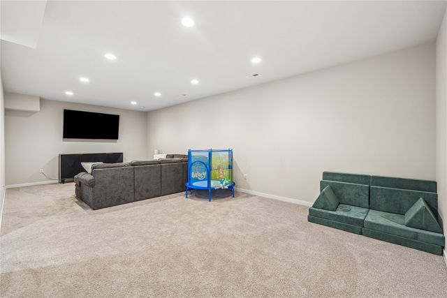 6649 NE 12th Court, Des Moines, IA 50313