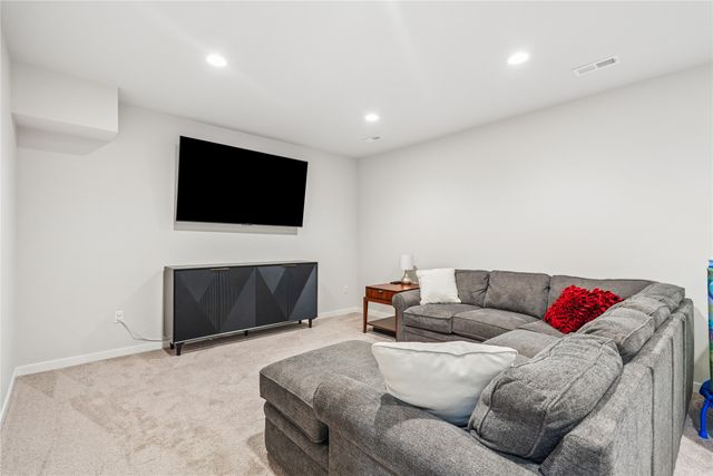 6649 NE 12th Court, Des Moines, IA 50313