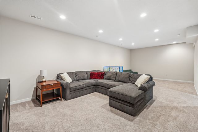 6649 NE 12th Court, Des Moines, IA 50313