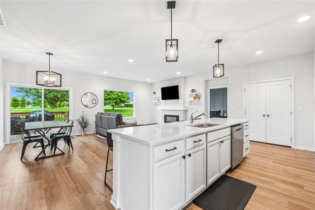 6649 NE 12th Court, Des Moines, IA 50313