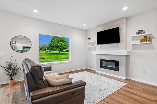 6649 NE 12th Court, Des Moines, IA 50313