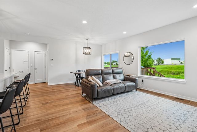 6649 NE 12th Court, Des Moines, IA 50313