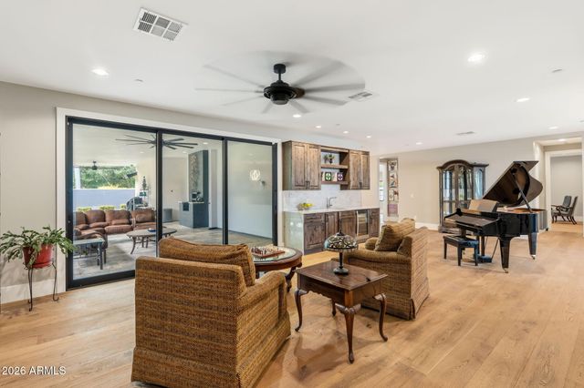 6755 N 7TH Avenue, Phoenix, AZ 85013
