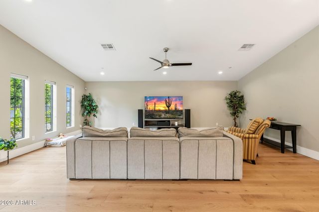 6755 N 7TH Avenue, Phoenix, AZ 85013