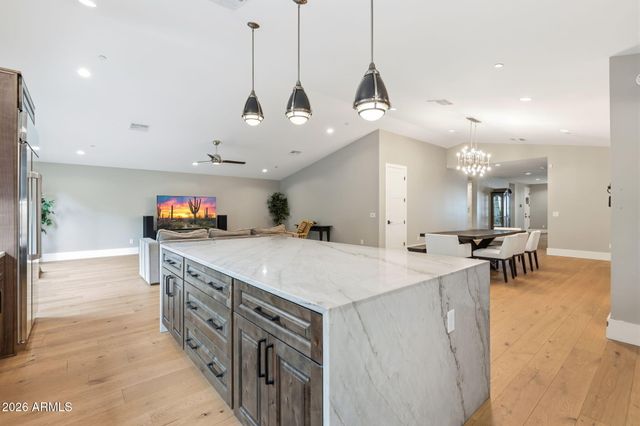 6755 N 7TH Avenue, Phoenix, AZ 85013