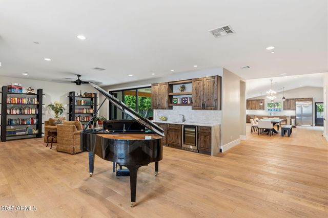 6755 N 7TH Avenue, Phoenix, AZ 85013