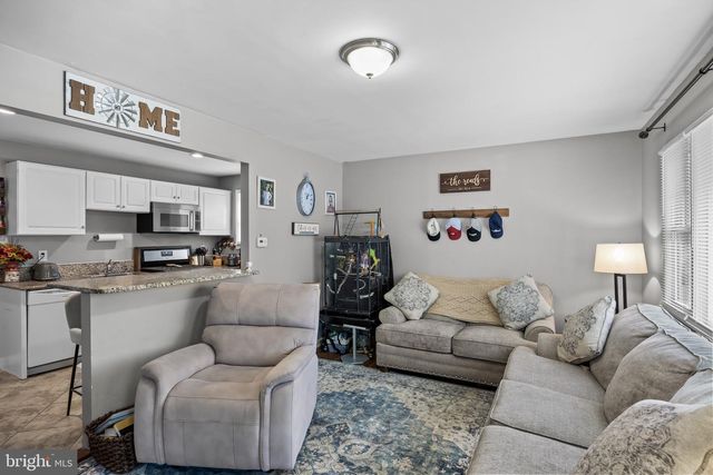 112 E COLTON LN, Williamstown, NJ 08094