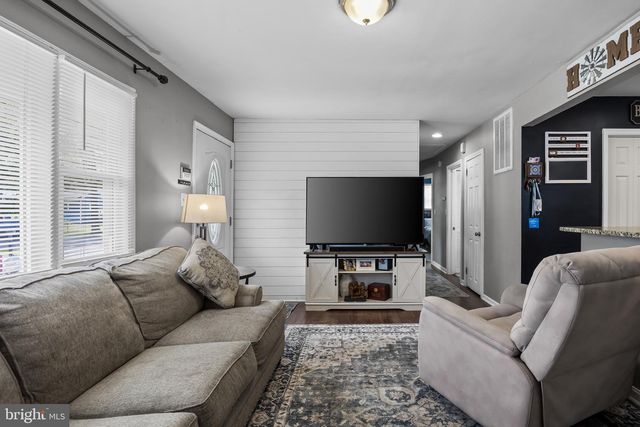 112 E COLTON LN, Williamstown, NJ 08094