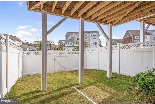 11687 EMILY DICKINSON PL, White Plains, MD 20695