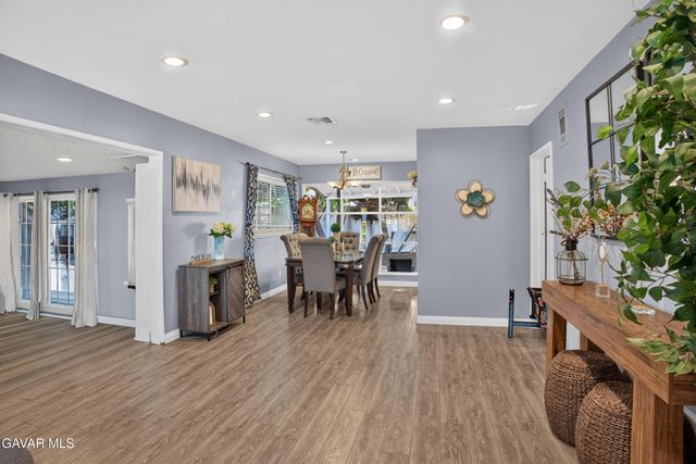 8330 Stansbury Avenue, Panorama City, CA 91402