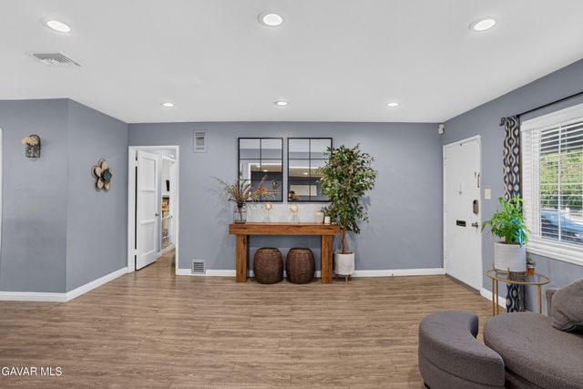 8330 Stansbury Avenue, Panorama City, CA 91402